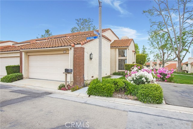 611 Colonial Circle, Fullerton CA: https://media.crmls.org/medias/8468166c-e81d-4bd6-8a14-8a3db23fe23e.jpg