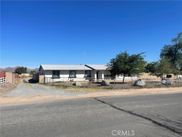 Detail Gallery Image 1 of 20 For 14750 Dakota Rd, Apple Valley,  CA 92307 - 3 Beds | 2 Baths