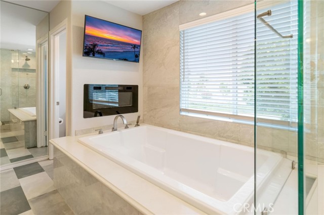 7681 Stonegate Drive, Eastvale CA: https://media.crmls.org/medias/8468d243-7261-4df3-b56b-aa79e70b6102.jpg