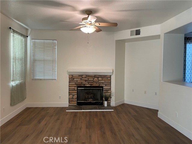 Detail Gallery Image 8 of 12 For 13849 Bluegrass, Victorville,  CA 92392 - 5 Beds | 4 Baths