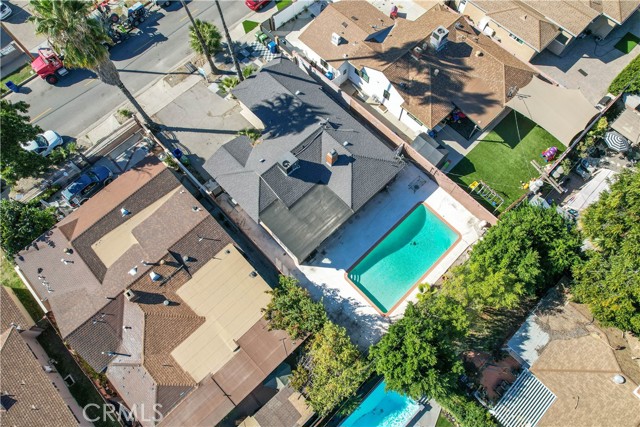7736 Bellaire Avenue, North Hollywood CA: https://media.crmls.org/medias/8469de9b-12b5-4962-ba15-9eea614852fe.jpg