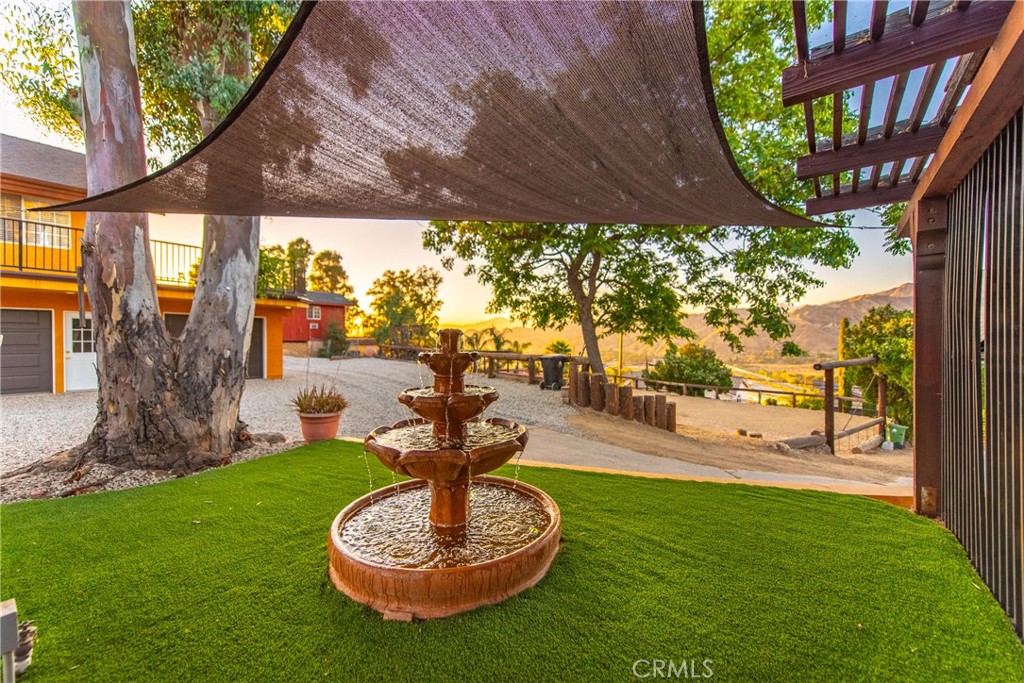 https://media.crmls.org/medias/846a452e-131a-498a-bde8-d4231684ae9d.jpg?preset=X-Large