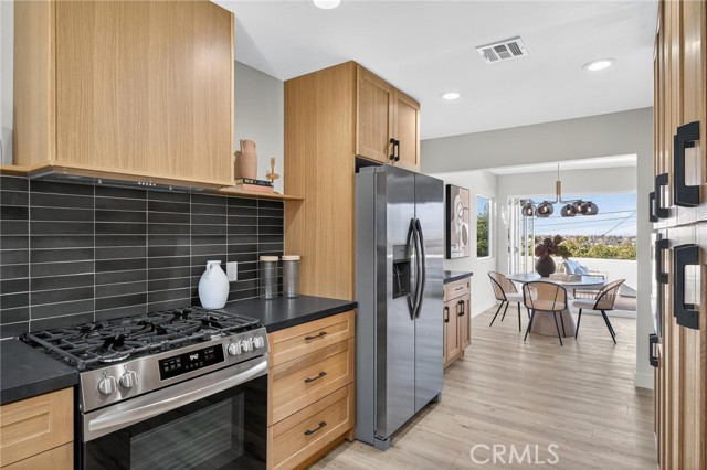 Detail Gallery Image 23 of 61 For 221 via Los Miradores, Redondo Beach,  CA 90277 - 4 Beds | 3/1 Baths