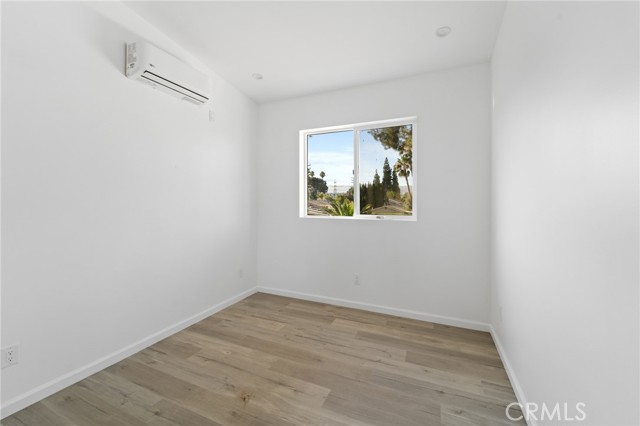 Detail Gallery Image 12 of 18 For 8512 Wilbur Ave, Northridge,  CA 91324 - 4 Beds | 2 Baths