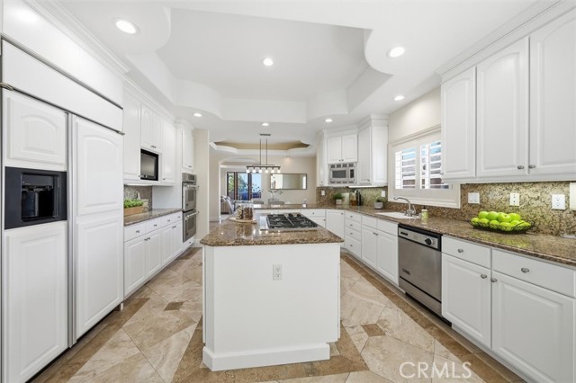 Detail Gallery Image 11 of 52 For 120 via Alameda, Redondo Beach,  CA 90277 - 5 Beds | 4 Baths