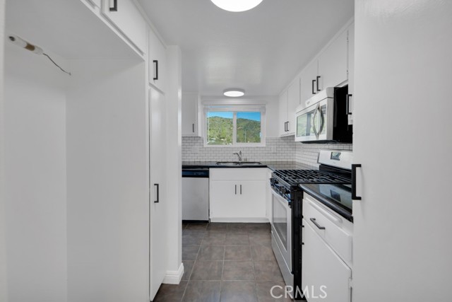 Detail Gallery Image 6 of 28 For 17847 Beneda #16,  Canyon Country,  CA 91351 - 2 Beds | 2 Baths