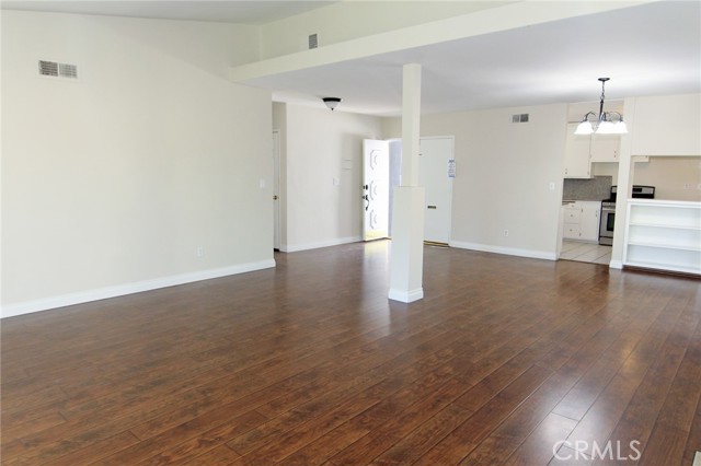 Detail Gallery Image 11 of 24 For 9310 Crebs Ave, Northridge,  CA 91324 - 4 Beds | 2 Baths