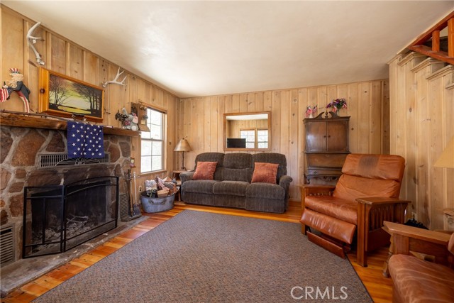 352 Big Bear Trail, Fawnskin CA: https://media.crmls.org/medias/846df5f3-5b8b-435e-9abb-6b52affa777a.jpg
