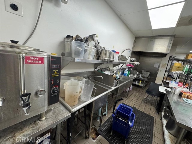 2706 Harbor Boulevard, Costa Mesa CA: https://media.crmls.org/medias/846e68c9-7bbe-442a-8ed3-cf10e4ca75d1.jpg