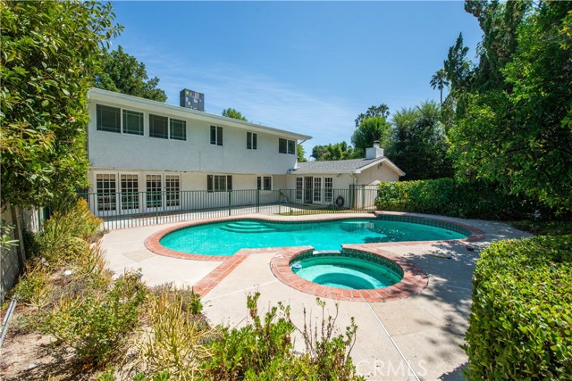 5819 Fairhaven Avenue, Woodland Hills CA: https://media.crmls.org/medias/846e7867-ae53-4b86-9ee7-047f8dace5ae.jpg