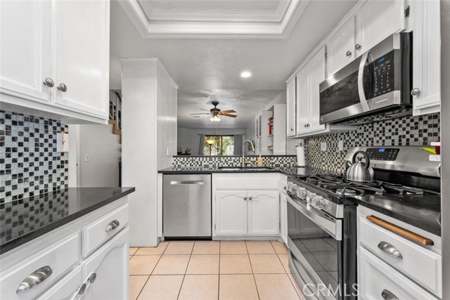 Detail Gallery Image 6 of 50 For 308 Molokai Dr, Placentia,  CA 92870 - 2 Beds | 2/1 Baths