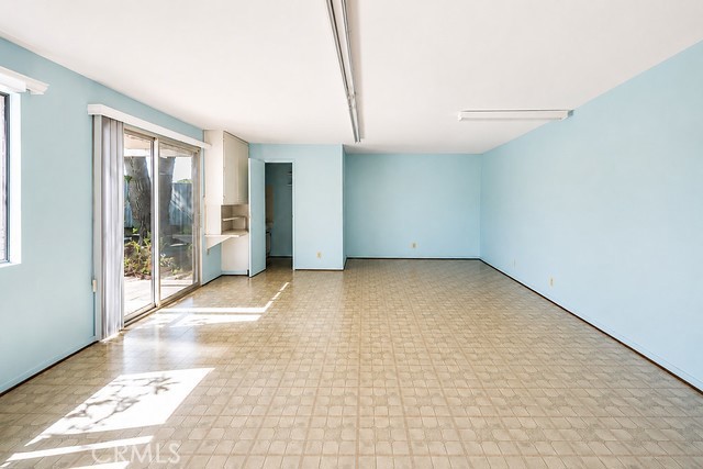 https://media.crmls.org/medias/846ea5a6-b91c-4867-b4ce-804a37baeaa2.jpg?preset=X-Large