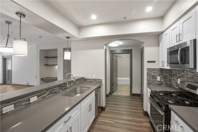Detail Gallery Image 2 of 18 For 24595 Town Center Dr #3211,  Valencia,  CA 91355 - 2 Beds | 2 Baths