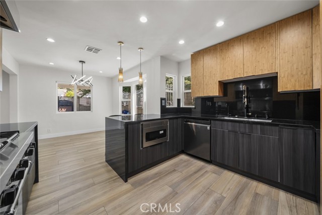 10341 Mcclemont Avenue, Tujunga CA: https://media.crmls.org/medias/846eb126-993c-4f50-8217-6744a722d851.jpg