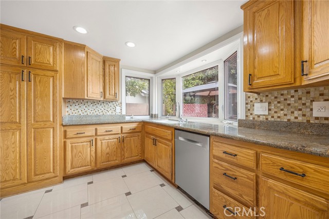 Detail Gallery Image 11 of 29 For 5308 Oxford Dr, Cypress,  CA 90630 - 4 Beds | 3 Baths