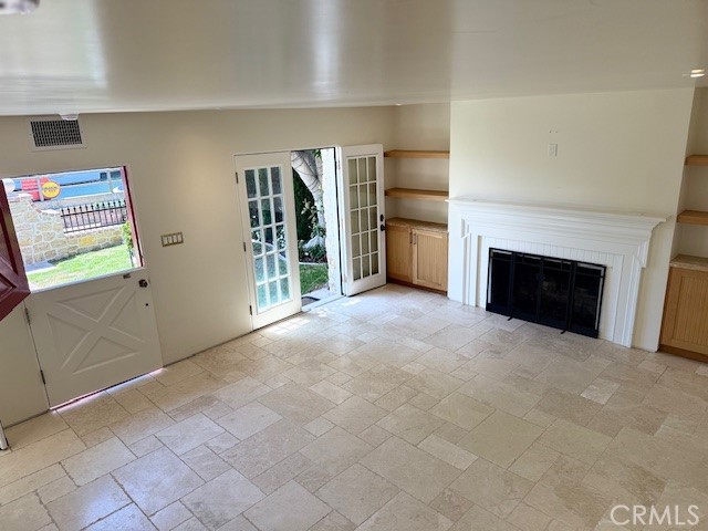 Detail Gallery Image 28 of 69 For 89 Rivo Alto Canal, Long Beach,  CA 90803 - 5 Beds | 3/1 Baths