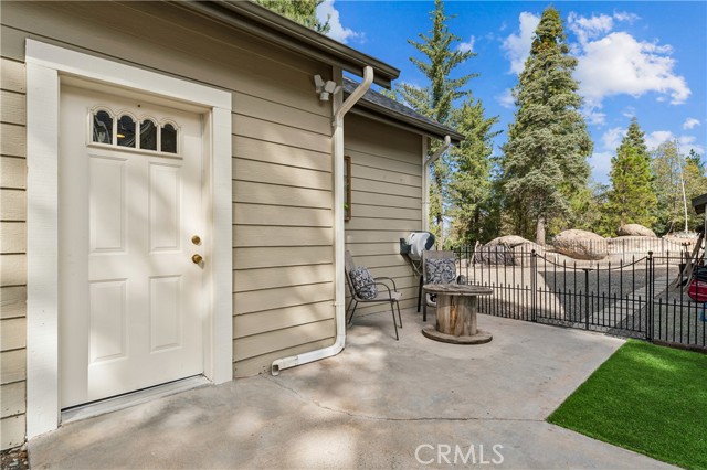 32360 Pine Manor Lane, Running Springs, CA 92382