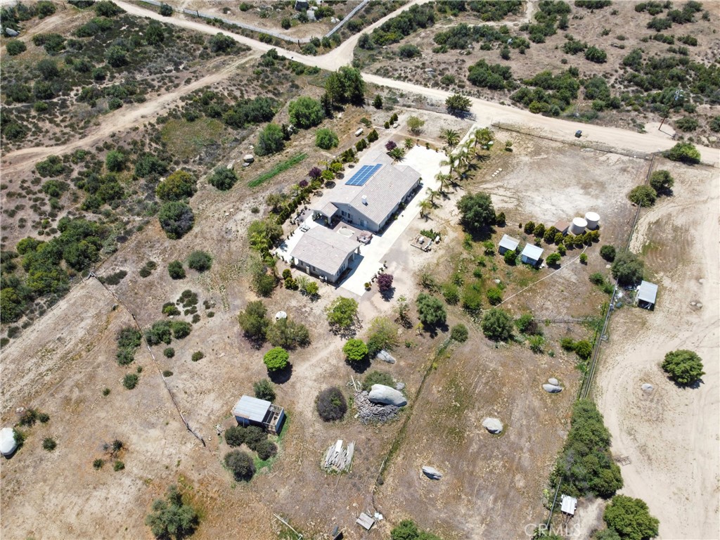 https://media.crmls.org/medias/84711b99-de20-457f-8fb5-f1ab79dd30cd.jpg?preset=X-Large