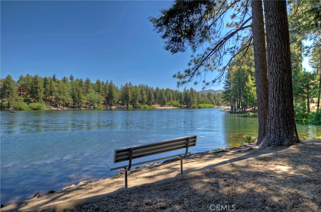 https://media.crmls.org/medias/84716e57-4200-47d3-9023-bf2164a96e0c.jpg?preset=X-Large