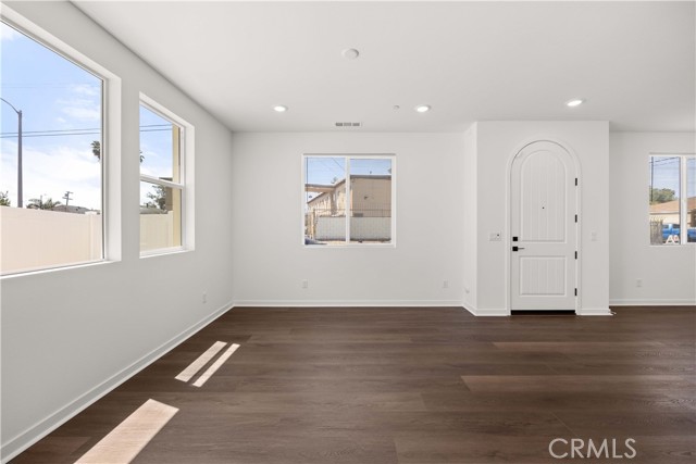 Detail Gallery Image 10 of 67 For 1348 Plaza Del Amo, Torrance,  CA 90501 - 3 Beds | 2/1 Baths