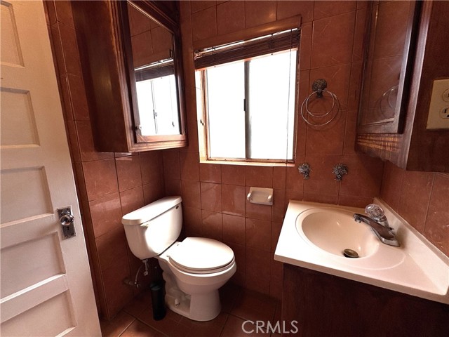 1049 W 65th Place, Los Angeles CA: https://media.crmls.org/medias/8471c35d-8792-4780-9ae3-1cc1700380cd.jpg