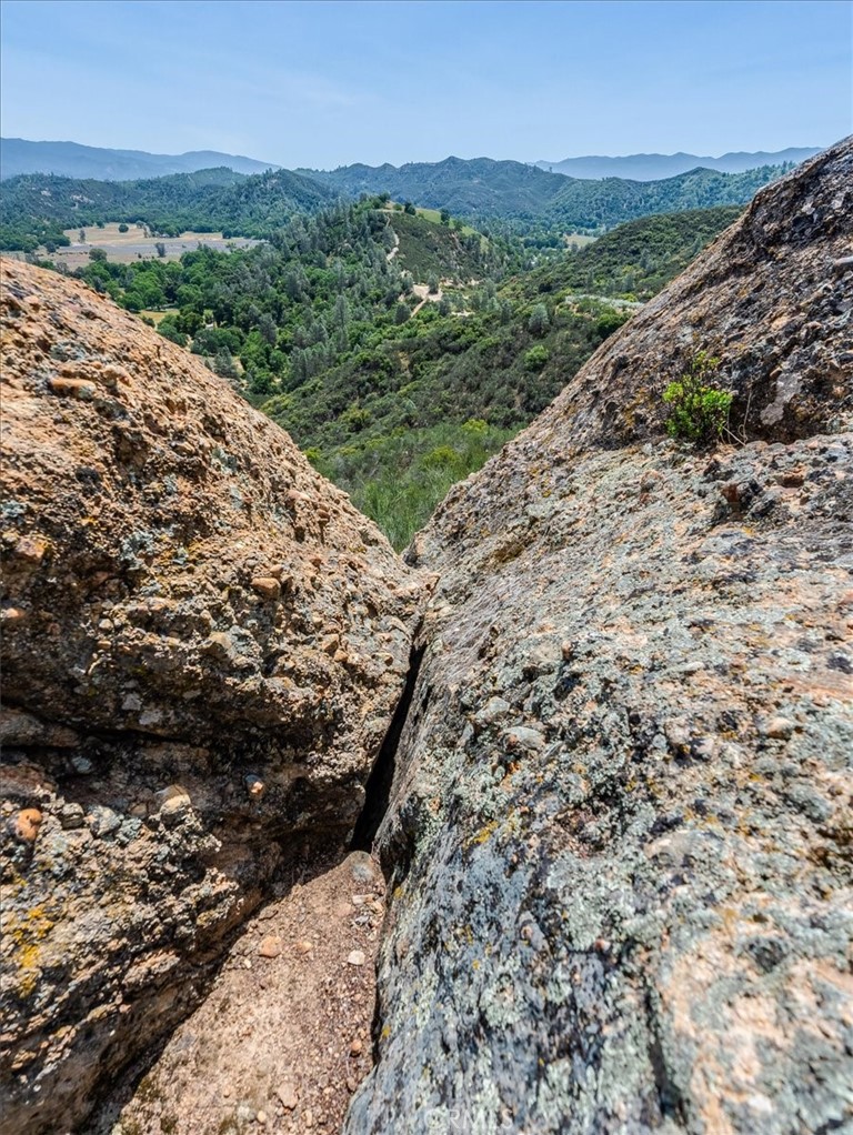 https://media.crmls.org/medias/84725247-1d11-4b8f-8802-b15417fe22c1.jpg?preset=X-Large