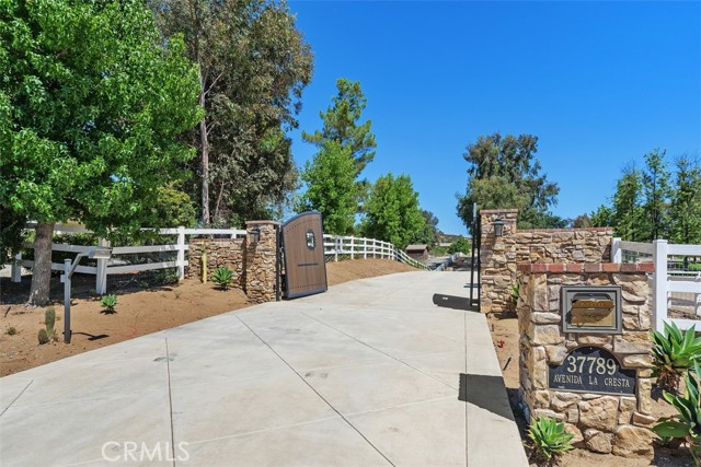 37789 Avenida La Cresta, Murrieta CA: https://media.crmls.org/medias/84735cb5-6041-4e4c-a6c0-de83a41f38cc.jpg