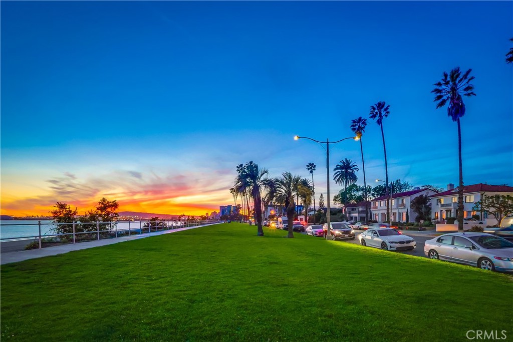 https://media.crmls.org/medias/84735e36-b6be-442e-b144-ca905b9bb01f.jpg?preset=X-Large