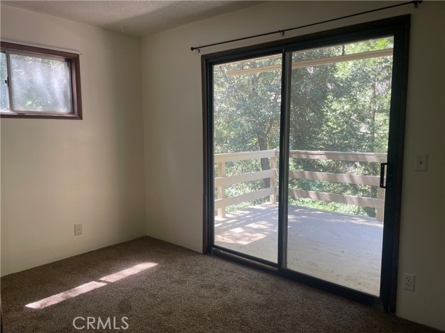 652 Knoll Drive, Crestline CA: https://media.crmls.org/medias/8473c17b-2123-4c15-90d8-7e689e41d743.jpg