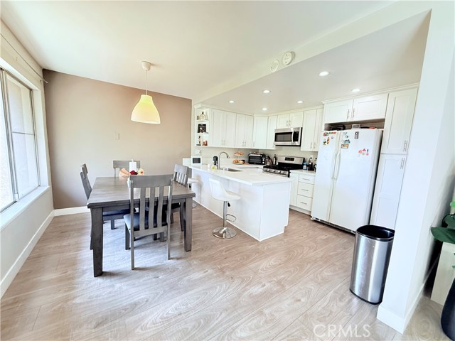Detail Gallery Image 4 of 23 For 1525 Walnut Leaf Dr #209,  Walnut,  CA 91789 - 2 Beds | 2 Baths