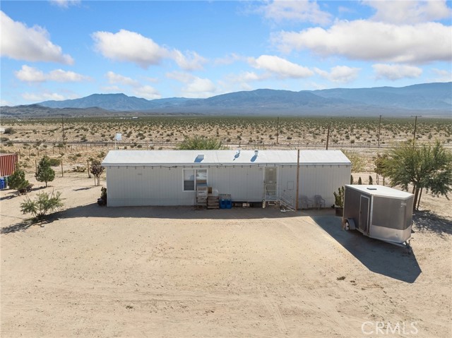 Detail Gallery Image 4 of 26 For 39626 E End Rd, Lucerne Valley,  CA 92356 - 2 Beds | 1 Baths