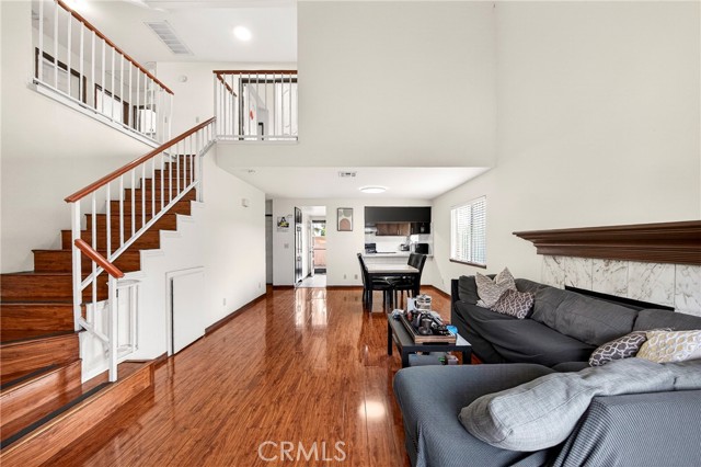 Detail Gallery Image 3 of 21 For 13813 Los Angeles, Baldwin Park,  CA 91706 - 3 Beds | 3 Baths