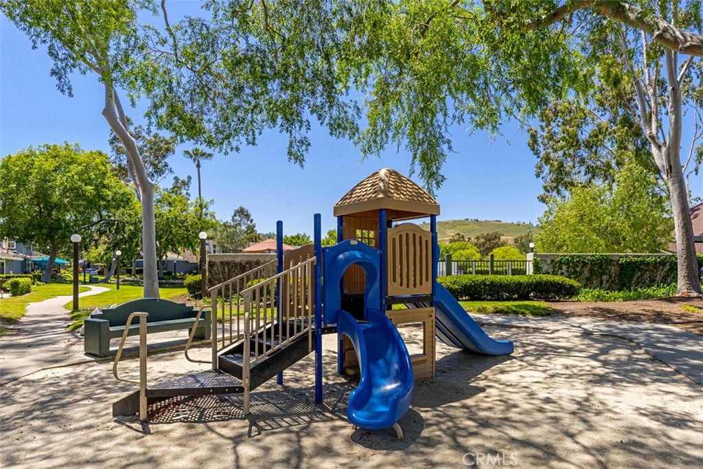 https://media.crmls.org/medias/84776950-50fc-46ab-973b-54a35f7d4576.jpg?preset=X-Large