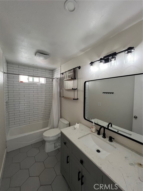 Detail Gallery Image 22 of 26 For 82 Avalon Terrace Rd, Avalon,  CA 90704 - 3 Beds | 2 Baths