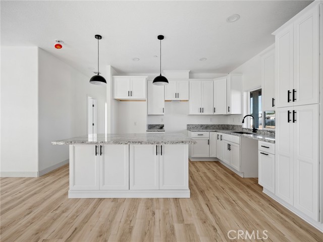 Detail Gallery Image 9 of 33 For 15605 Dale Evans Pkwy, Apple Valley,  CA 92307 - 4 Beds | 2/1 Baths