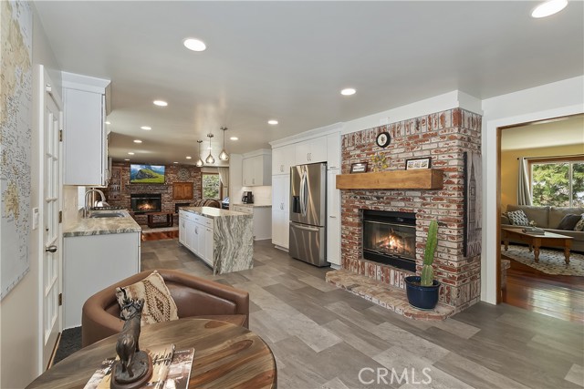 Detail Gallery Image 7 of 54 For 27513 St Bernard Ln, Lake Arrowhead,  CA 92352 - 5 Beds | 3 Baths
