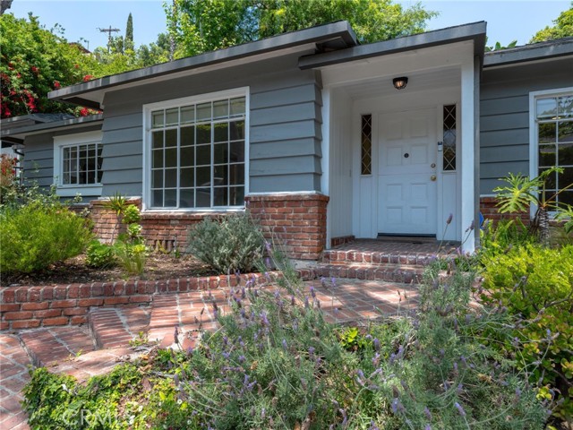5405 Black Oak Drive, Los Angeles CA: https://media.crmls.org/medias/8478dc19-01cb-42fa-9ffd-8052589ace02.jpg
