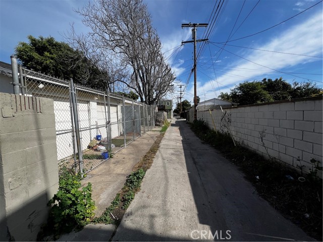 Detail Gallery Image 11 of 34 For 910 E 19th, Long Beach,  CA 90806 - 4 Beds | 3 Baths