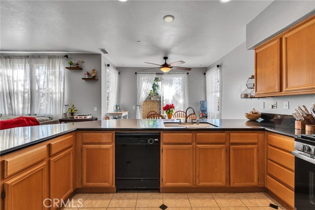 Detail Gallery Image 7 of 40 For 1607 Perennial Ct, Perris,  CA 92571 - 3 Beds | 2/1 Baths