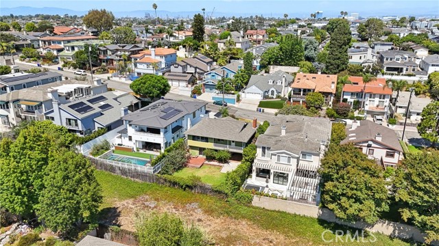 1230 9th Street, Manhattan Beach, California 90266, 4 Bedrooms Bedrooms, ,2 BathroomsBathrooms,Residential,Sold,9th,SB24147516