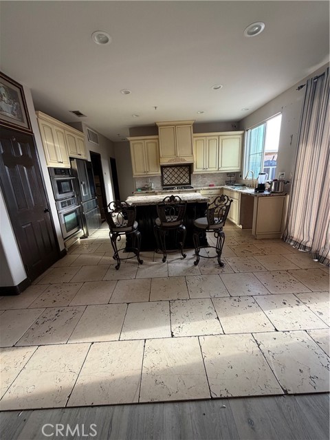 Detail Gallery Image 2 of 6 For 5764 Riverwood, Fontana,  CA 92336 - 5 Beds | 3/1 Baths