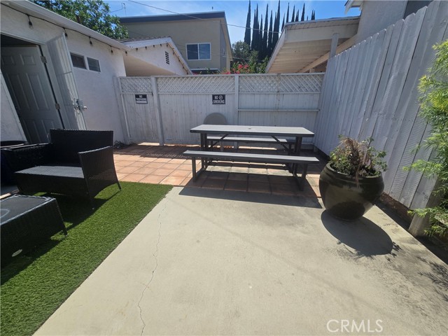 Detail Gallery Image 2 of 8 For 4428 Stansbury Ave, Sherman Oaks,  CA 91423 - 0 Beds | 1 Baths