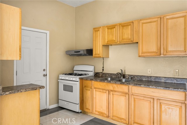 Efficient Galley Kitchen with Granite Counters!