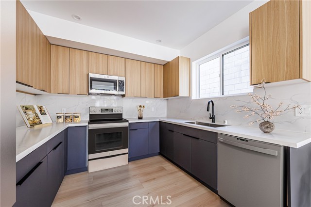 Detail Gallery Image 4 of 27 For 13461 Beach Ave #C,  Marina Del Rey,  CA 90292 - 5 Beds | 5/1 Baths