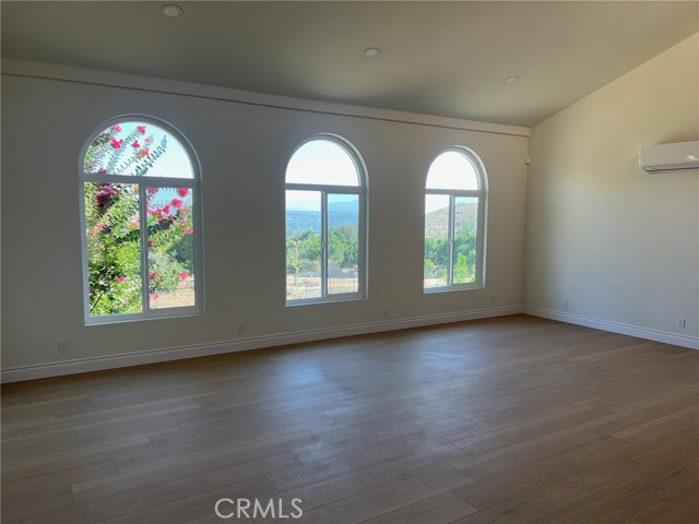2005 Mt Vernon Avenue, Riverside CA: https://media.crmls.org/medias/847d086d-58f3-40a4-aaa1-f53cc274ecab.jpg