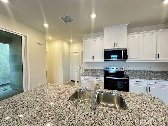 Detail Gallery Image 6 of 20 For 8536 Midway Ln, Chino,  CA 91708 - 3 Beds | 2/1 Baths