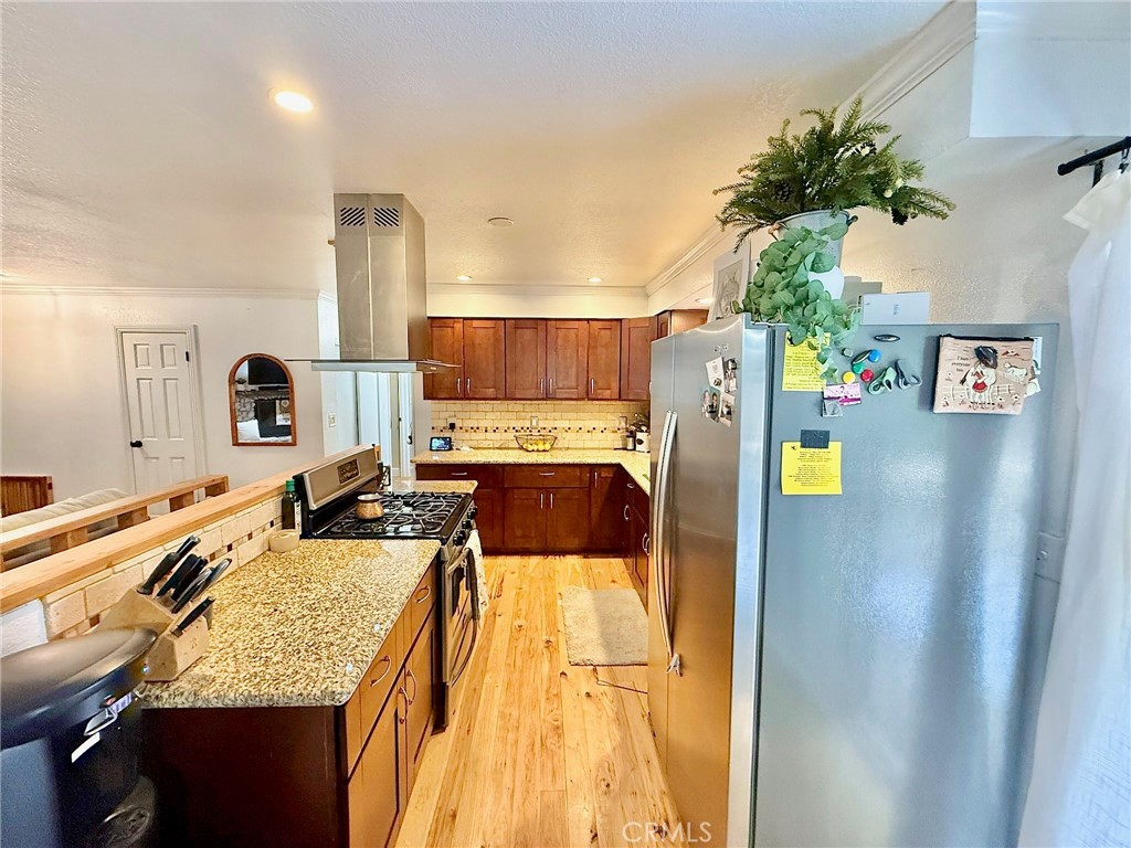 https://media.crmls.org/medias/847f2820-4728-4fe5-a781-559bf1720b67.jpg?preset=X-Large