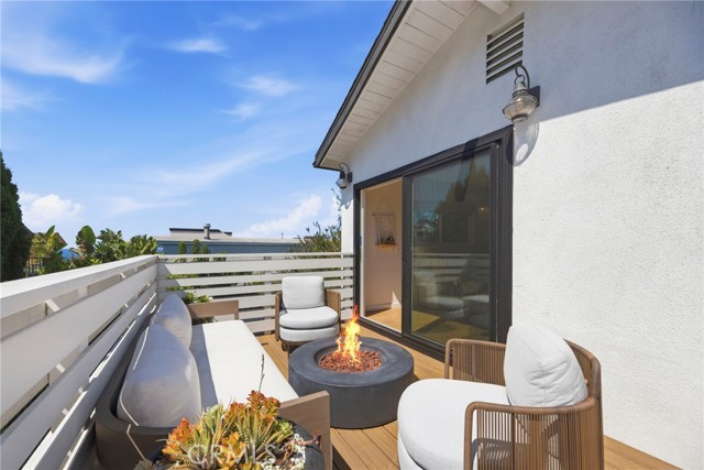 1002 3rd St, Hermosa Beach, California 90254, 4 Bedrooms Bedrooms, ,2 BathroomsBathrooms,Residential,For Sale,3rd St,SB26070138