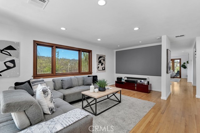 20994 Bandera Street, Woodland Hills CA: https://media.crmls.org/medias/84804047-9aa0-4627-b971-2f69ceb2ac12.jpg