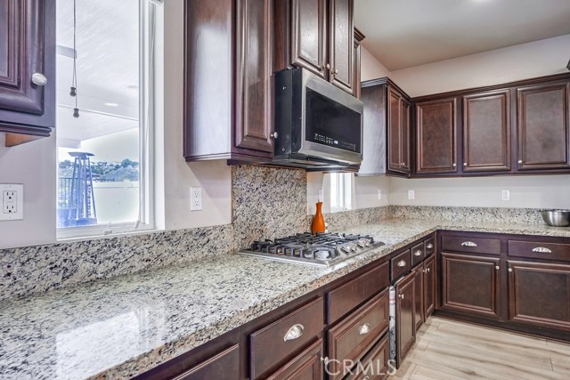 Detail Gallery Image 12 of 43 For 25905 Woodpecker Ln, Corona,  CA 92883 - 4 Beds | 2/1 Baths